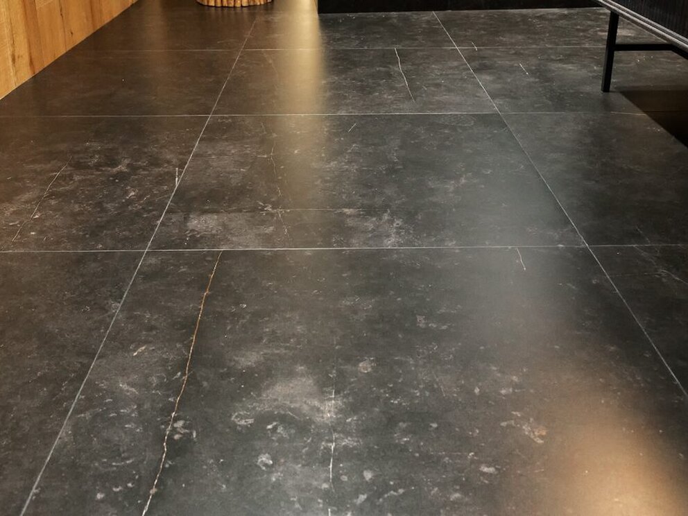 Venis / Porcelanosa Magma Black tegels